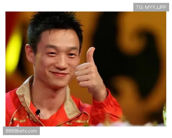 杨威退役后这身材管理也太狠了，体操老将私下还天天吊环？